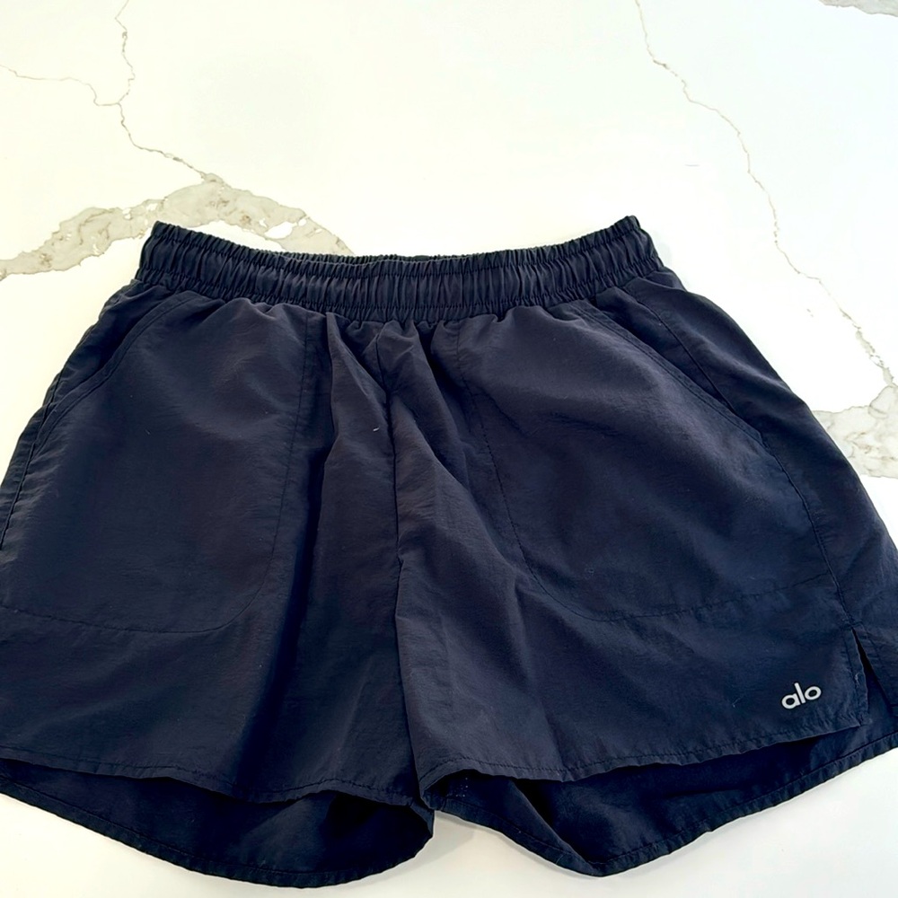 Alo alumni short excellent condition.